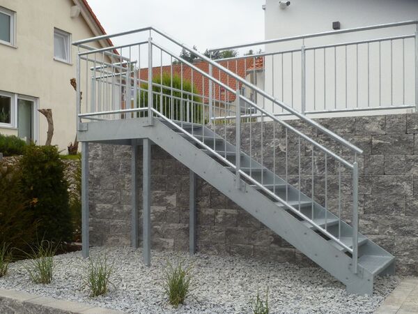 Metall und Holz Referenzbild